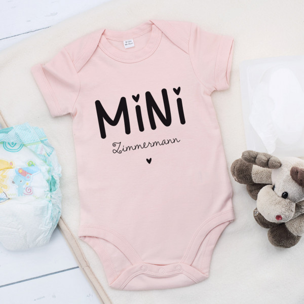 Niedlicher Body für Babys mit Name personalisiert